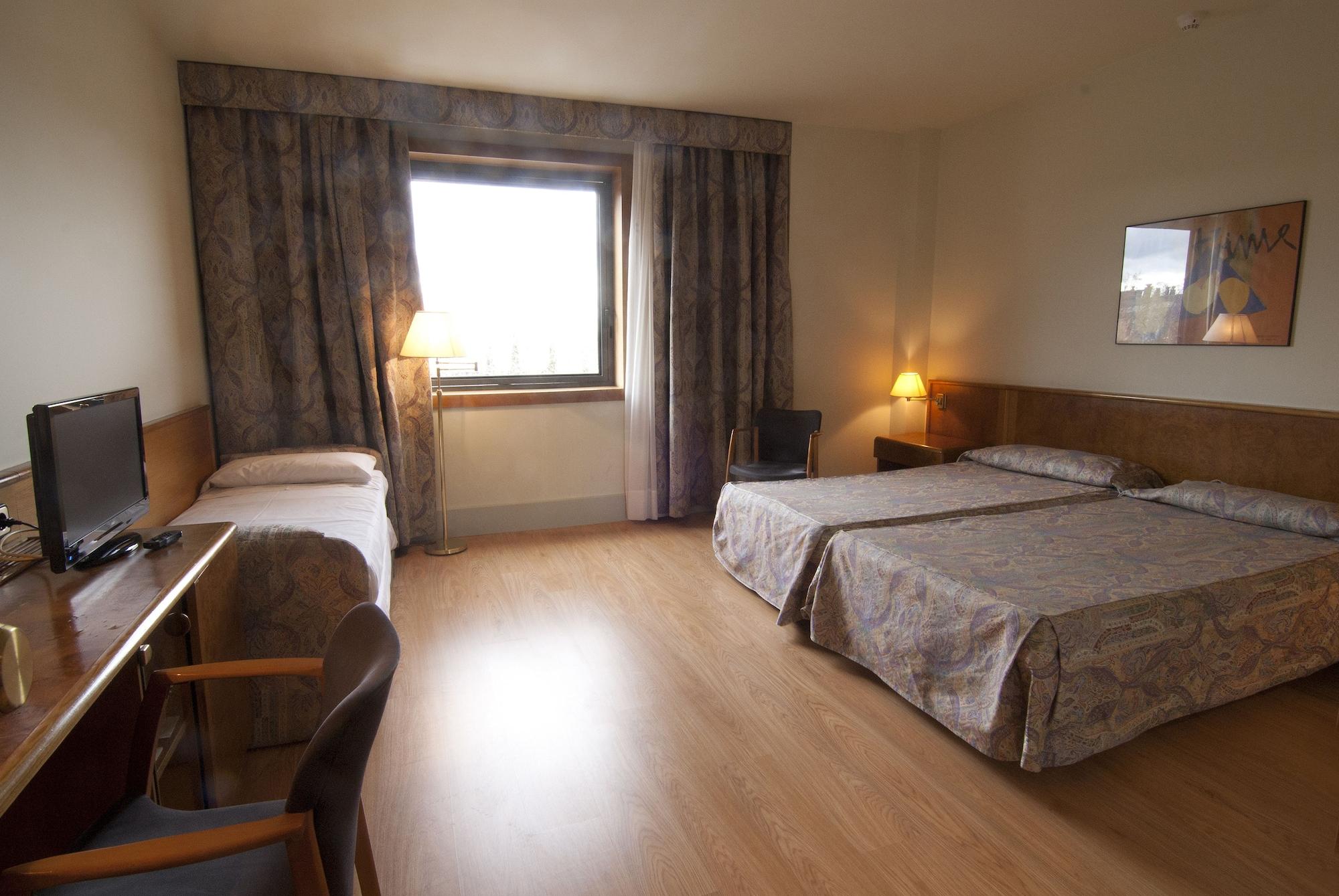 Hotel Domo Vilafranca del Penedes Bagian luar foto