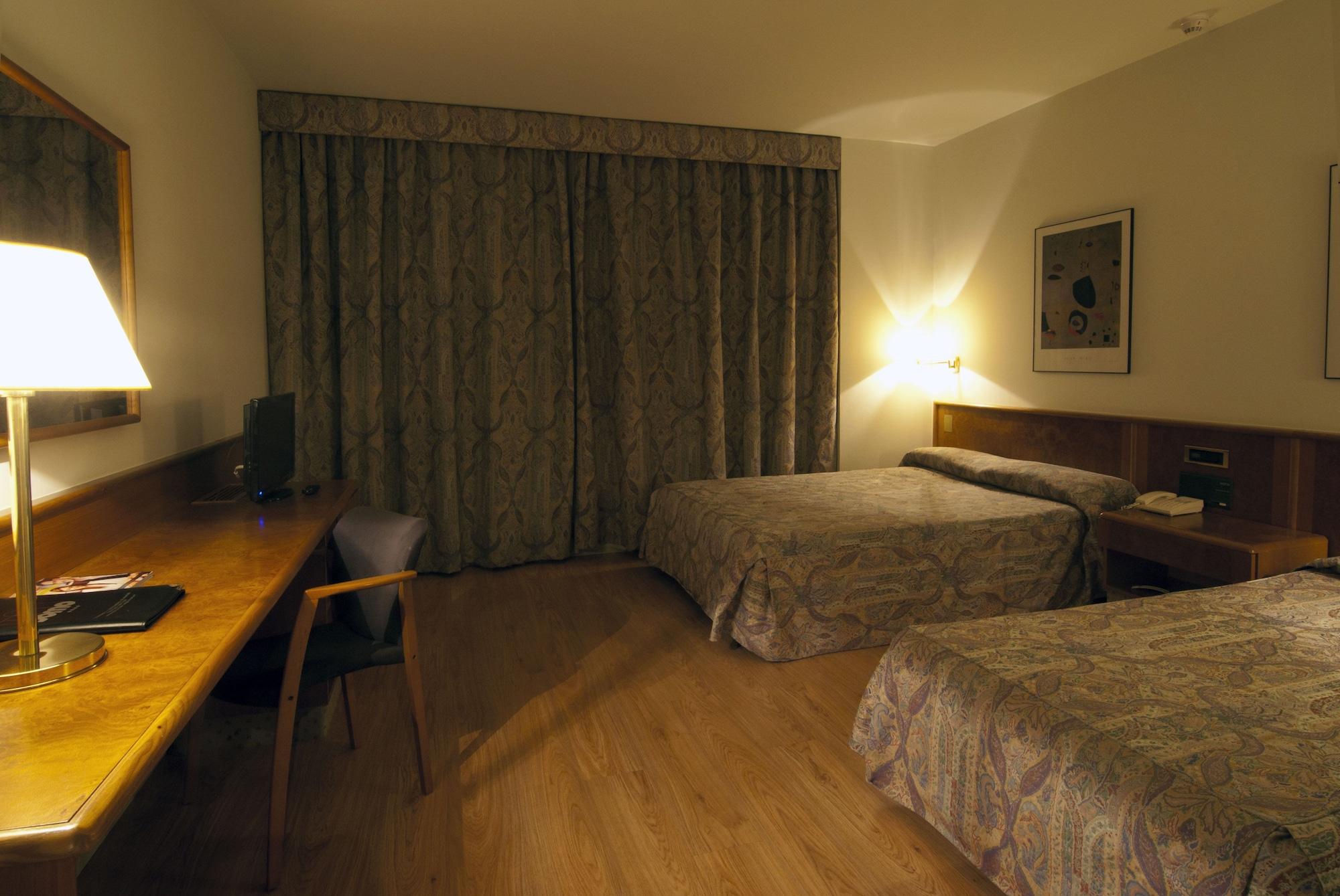 Hotel Domo Vilafranca del Penedes Bagian luar foto