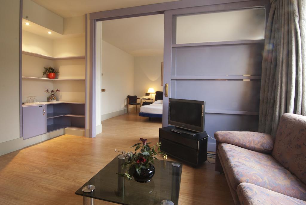 Hotel Domo Vilafranca del Penedes Bagian luar foto