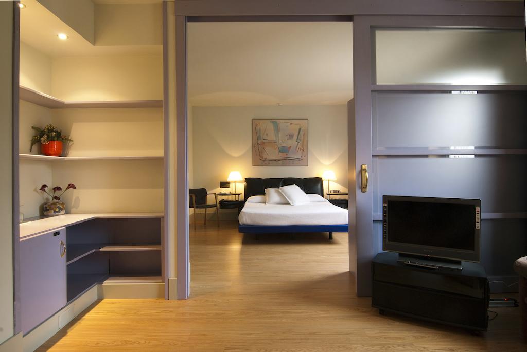 Hotel Domo Vilafranca del Penedes Bagian luar foto