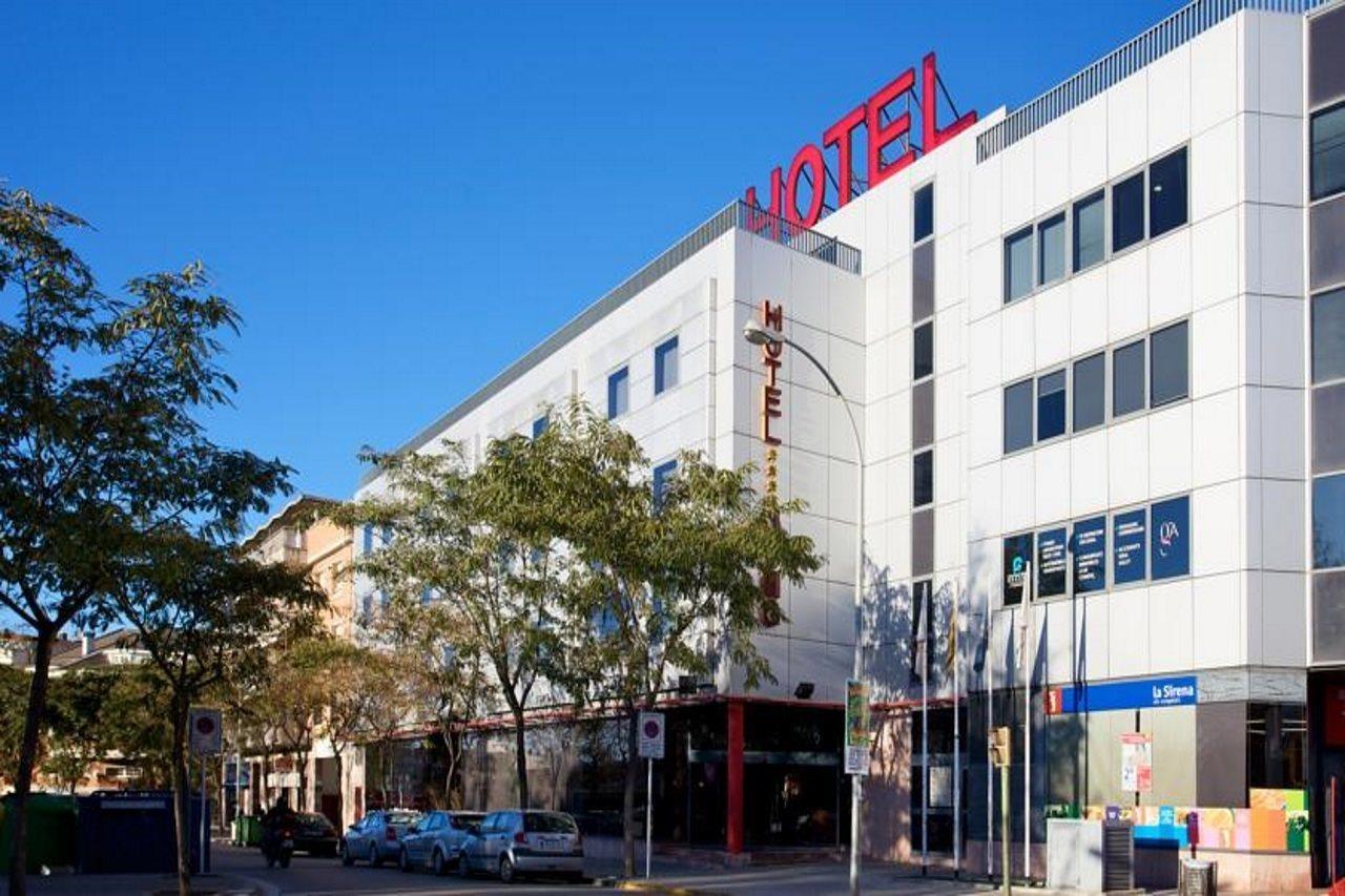 Hotel Domo Vilafranca del Penedes Bagian luar foto