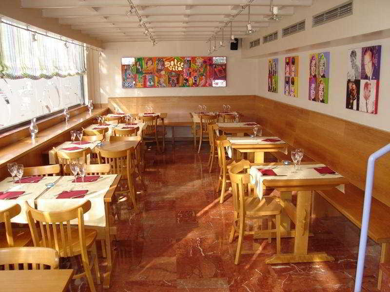 Hotel Domo Vilafranca del Penedes Bagian luar foto