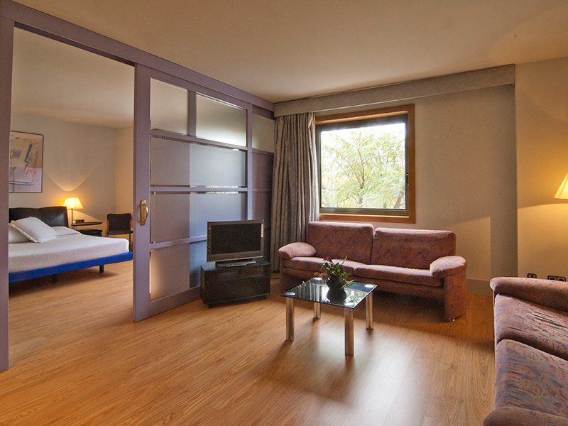 Hotel Domo Vilafranca del Penedes Bagian luar foto