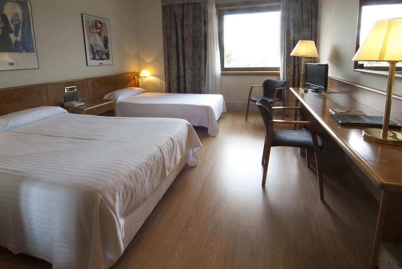 Hotel Domo Vilafranca del Penedes Bagian luar foto