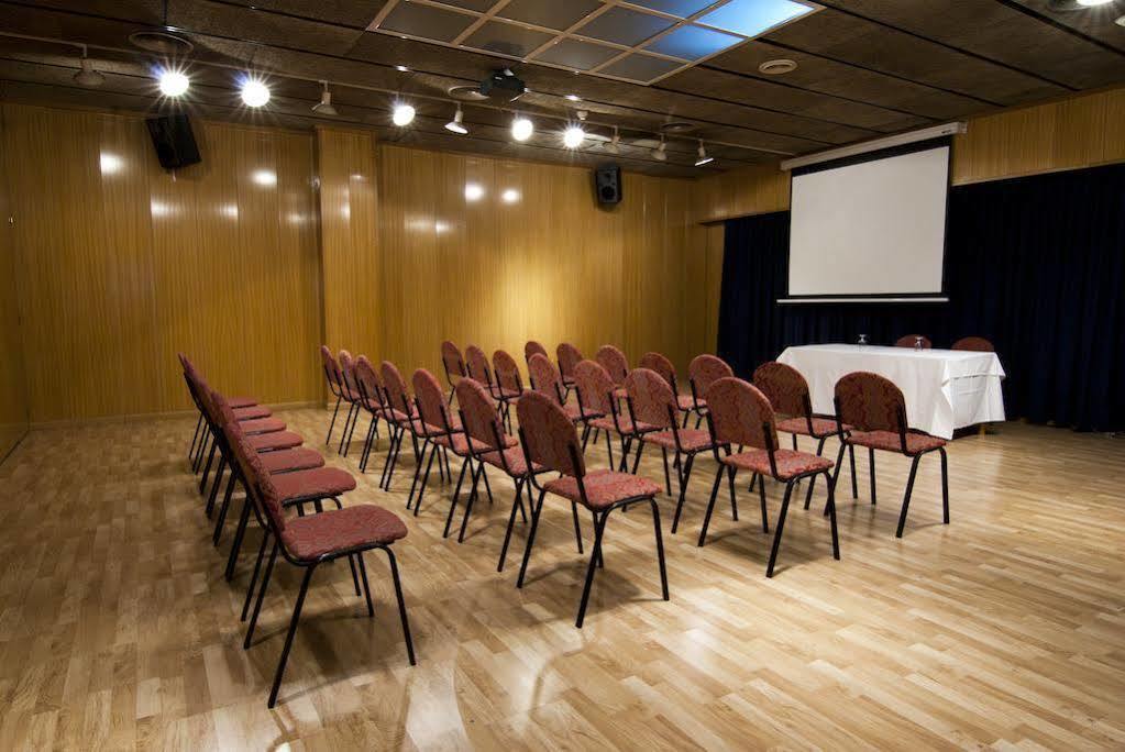 Hotel Domo Vilafranca del Penedes Bagian luar foto