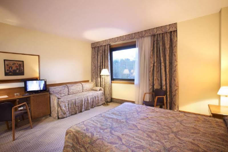 Hotel Domo Vilafranca del Penedes Bagian luar foto